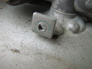 本体ネジ穴